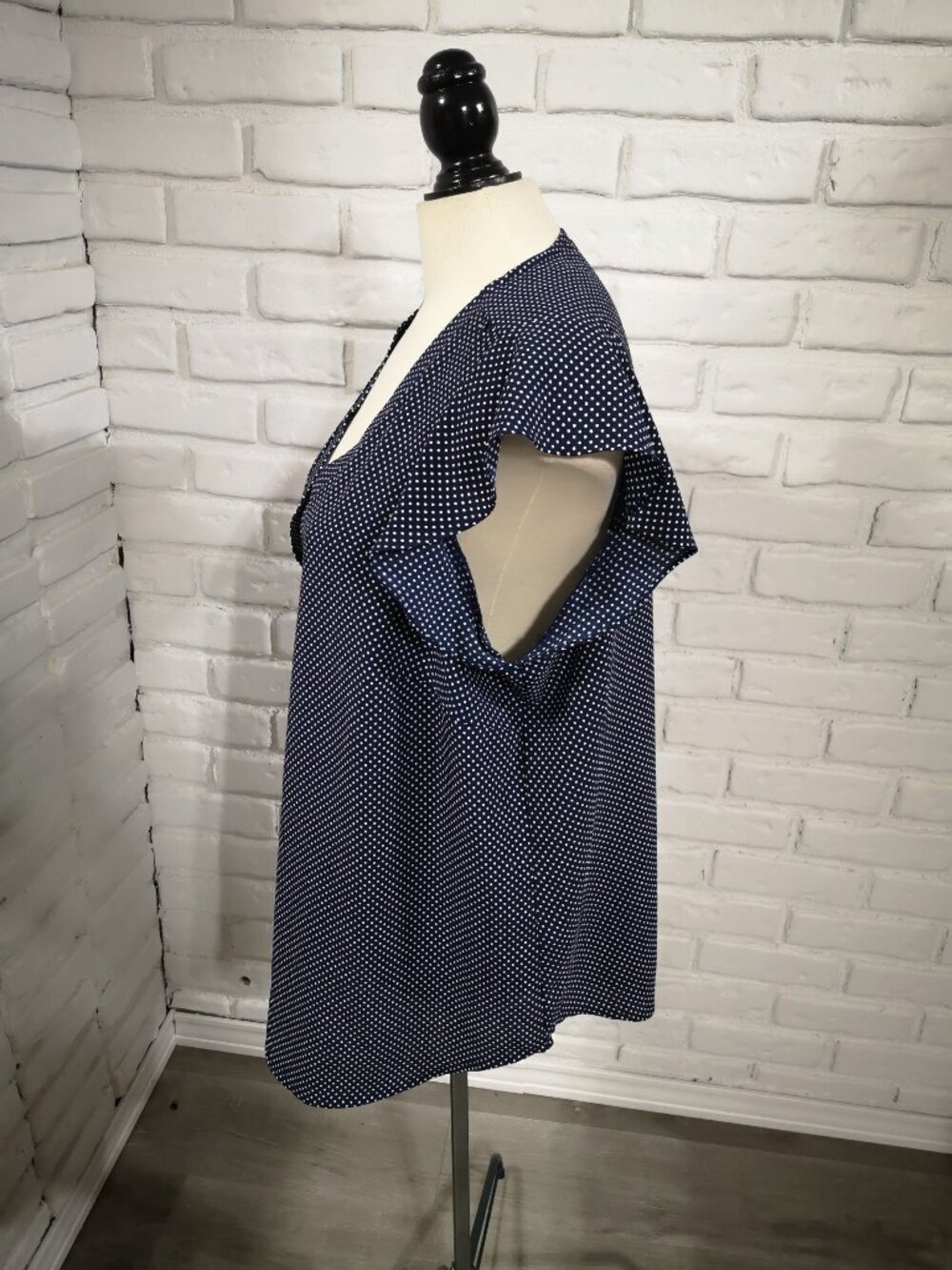 Adrianna Papell Ladies Size 1X Navy w/ White Polka Dots Short Sleeves Blouse - Picture 4 of 8